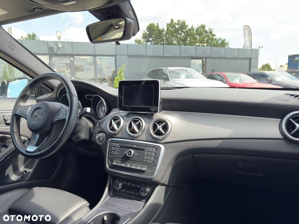 Mercedes-Benz GLA - 12