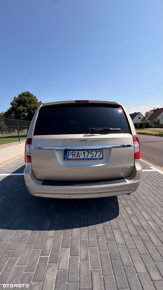 Chrysler Town & Country 3.6 Limited - 8