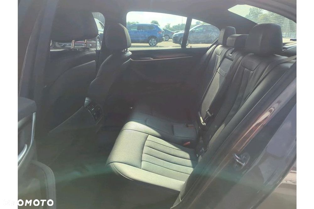 BMW Seria 5 520d xDrive - 7
