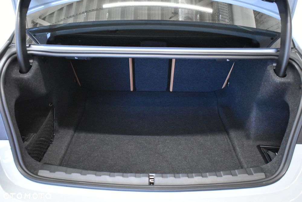 BMW Seria 3 318i M Sport - 24