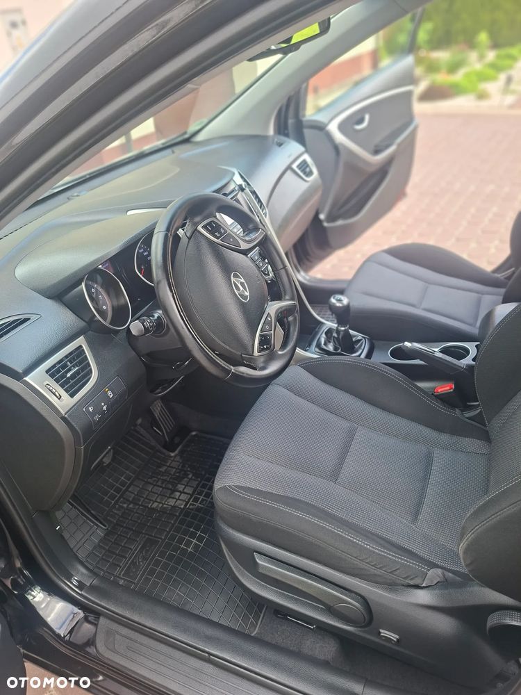 Hyundai i30 blue Kombi 1.6 GDi Style - 17