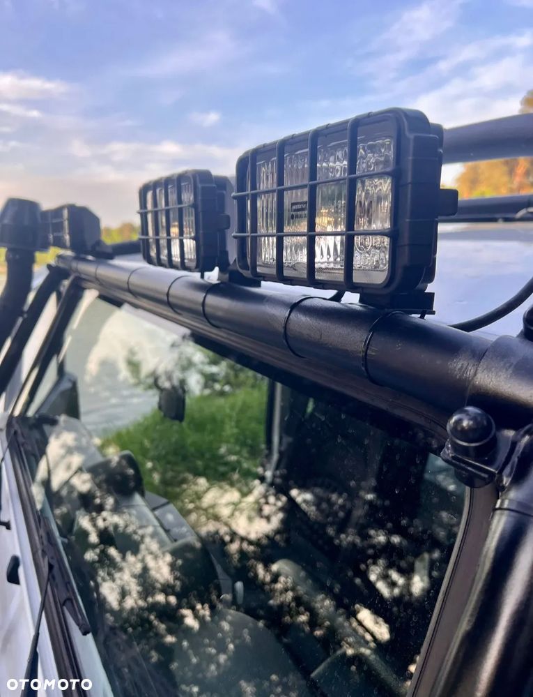 Land Rover Defender - 15