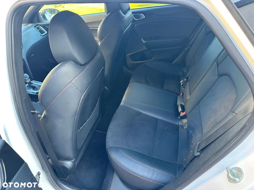 Kia ProCeed 1.6 T-GDI DCT7 OPF GT - 17