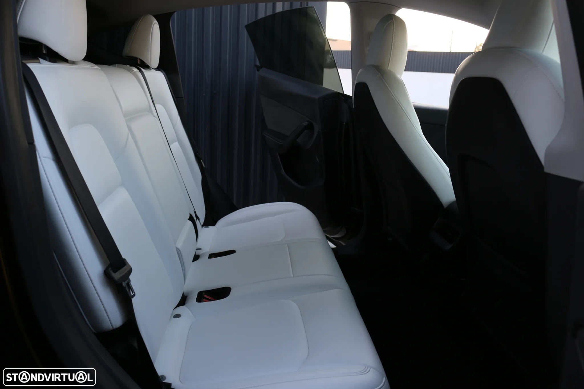 Tesla Model Y Long Range Dual Motor AWD - 15