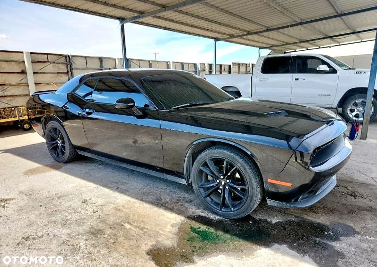 Dodge Challenger - 1