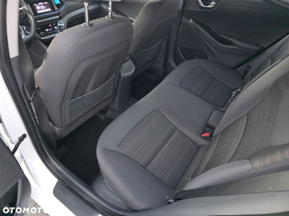 Hyundai IONIQ - 19