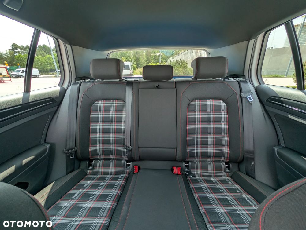 Volkswagen Golf - 17
