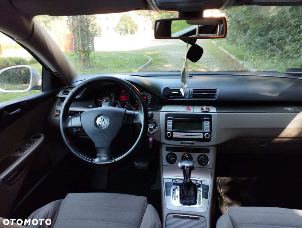 Volkswagen Passat 2.0 TDI DSG Highline - 26