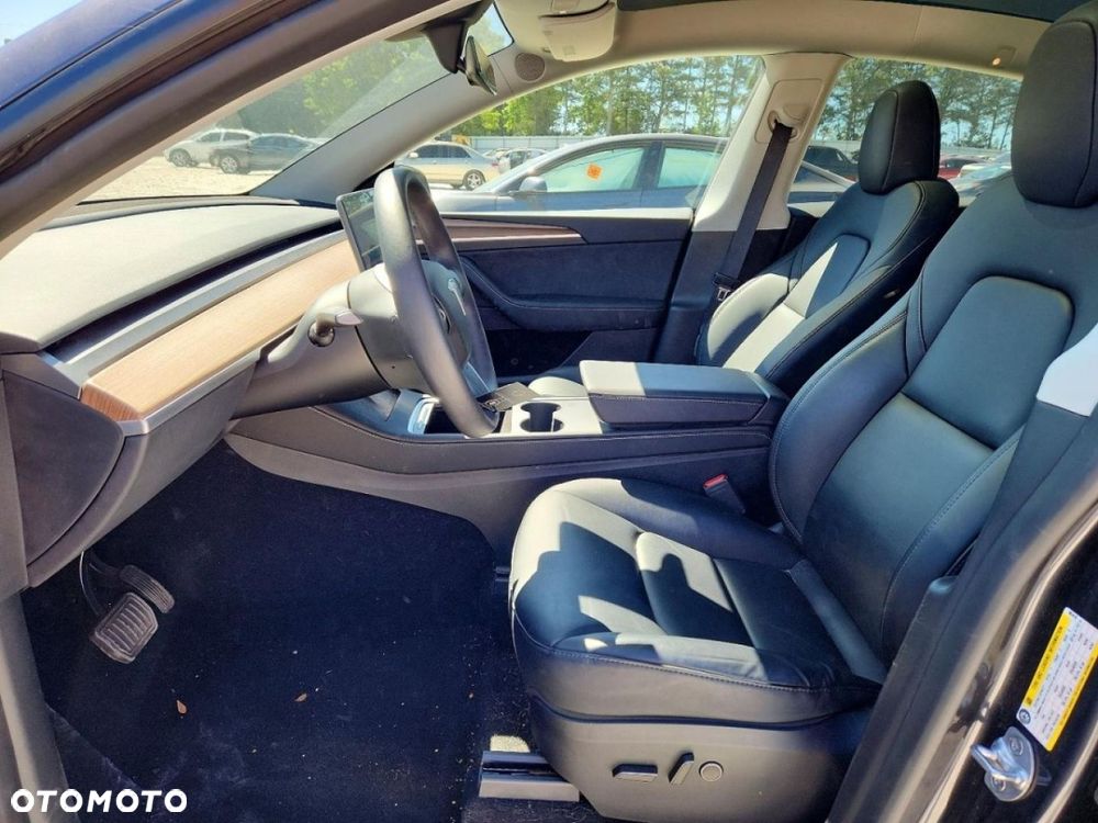 Tesla Model Y - 7