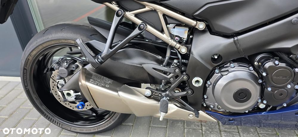 Suzuki GSX - 14