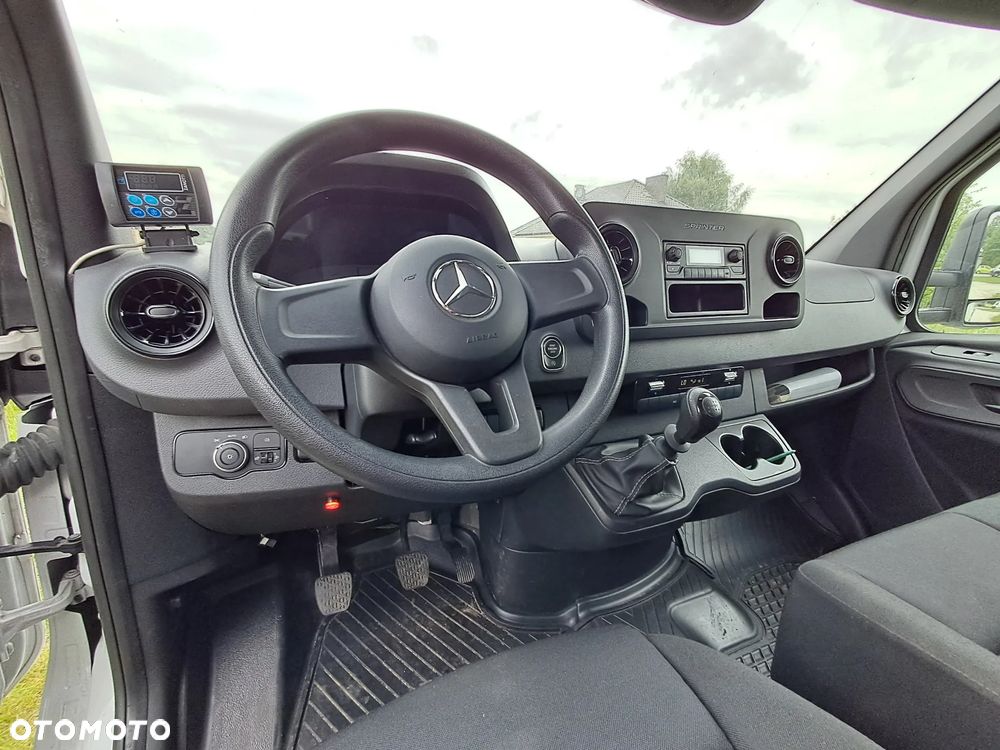 Mercedes-Benz SPRINTER 515 Chłodnia + Winda Salon Polska - 18