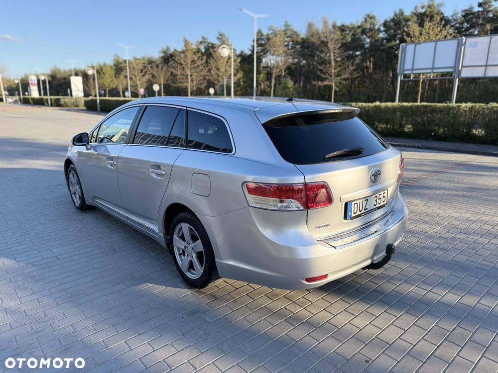 Toyota Avensis - 24