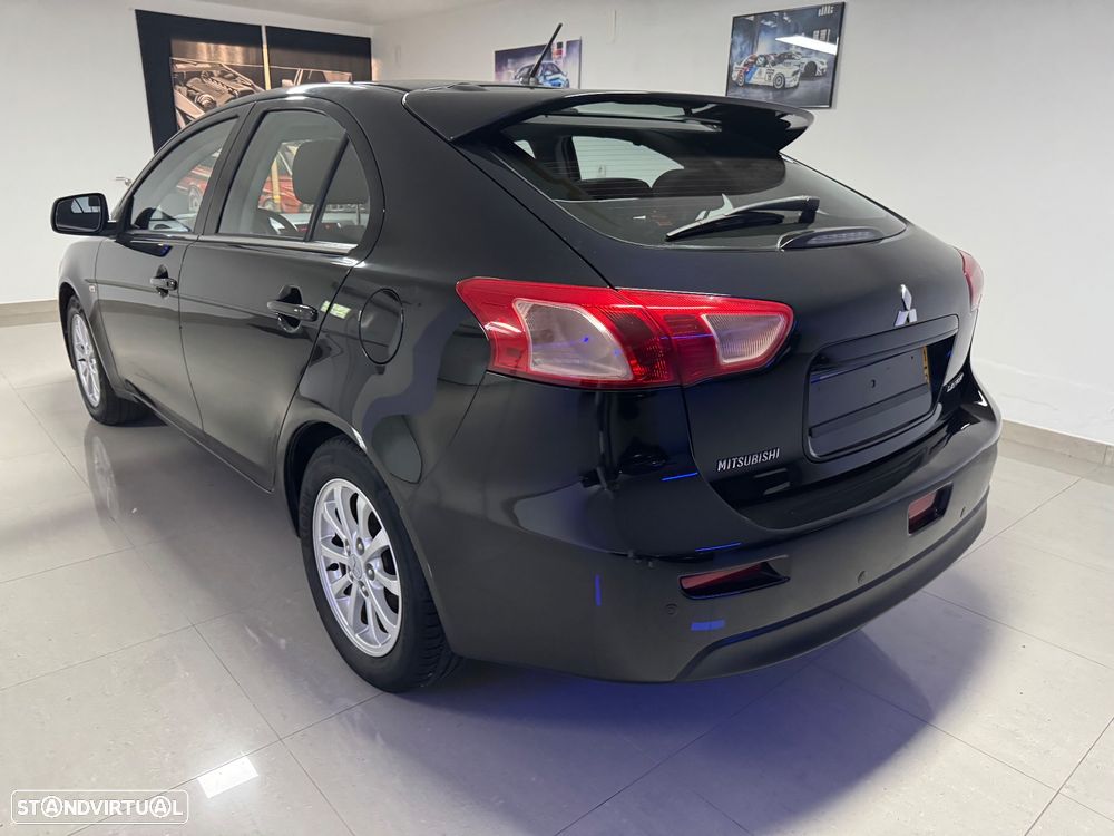 Mitsubishi Lancer Sportback 1.6 Invite Black Edition ClearTec - 4