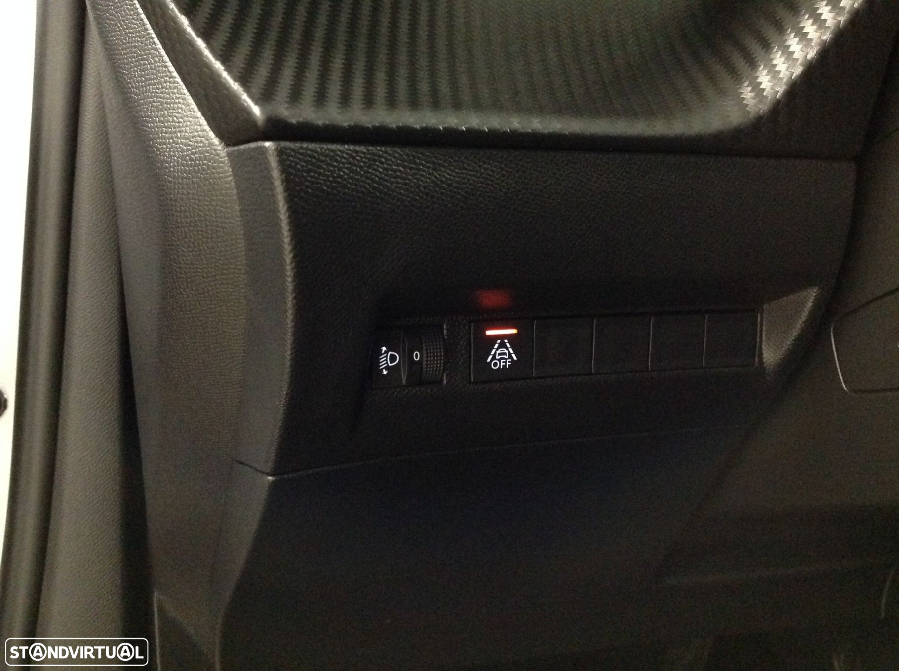 Peugeot 2008 1.2 PureTech Allure EAT8 - 49