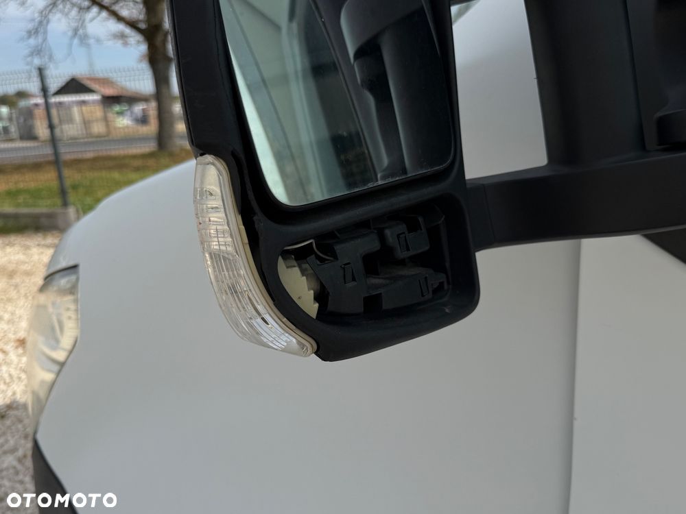 Nissan NV 400 - 21