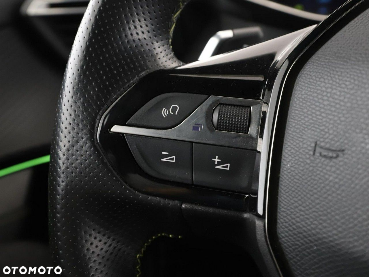 Peugeot 2008 PureTech 130 EAT8 GT - 33