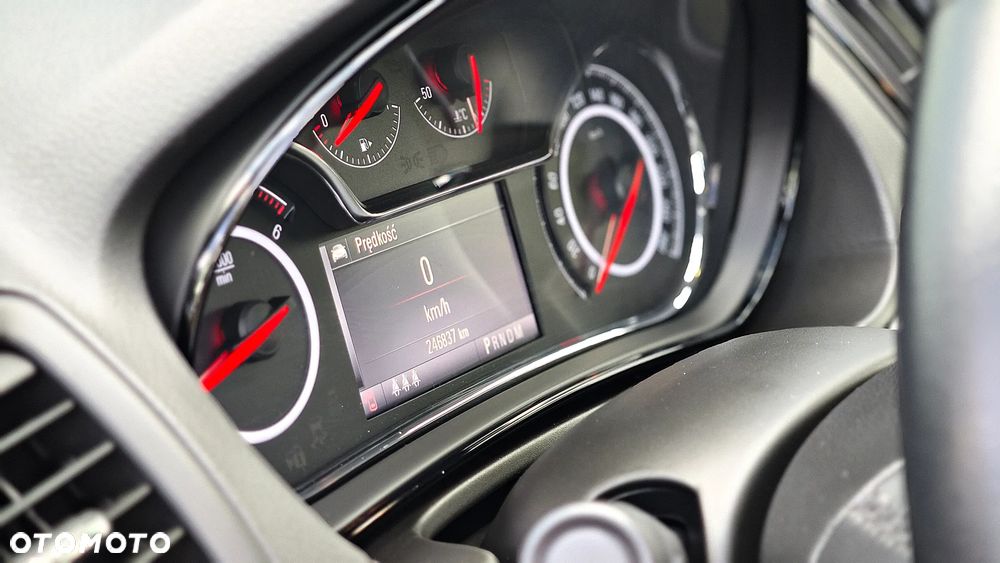 Opel Insignia - 12