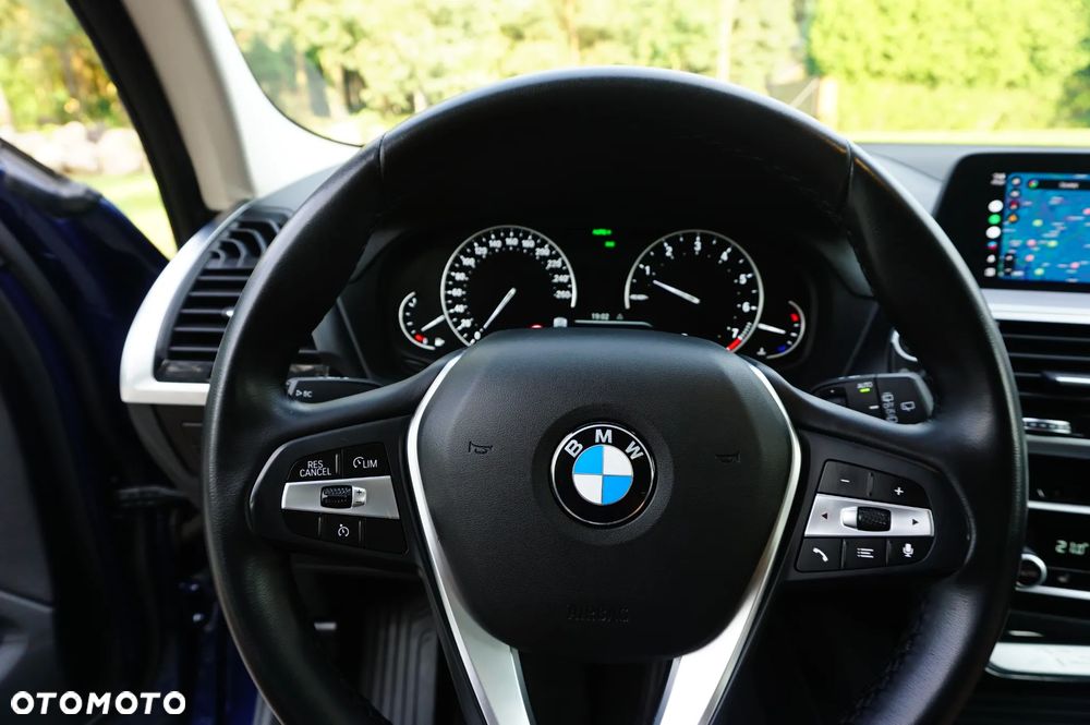BMW X3 xDrive20i Advantage - 38