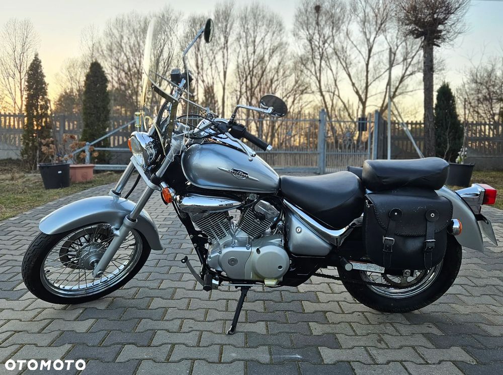 Suzuki Intruder - 11