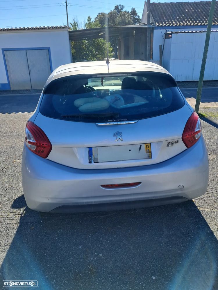 Peugeot 208 - 4