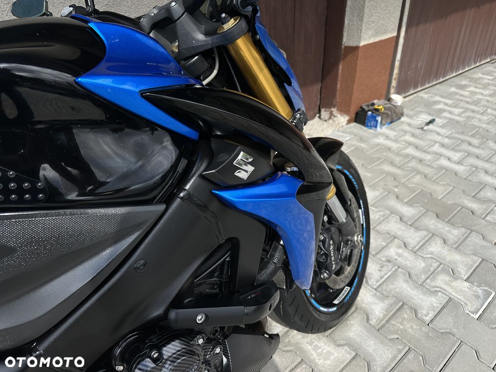 Suzuki GSX - 17