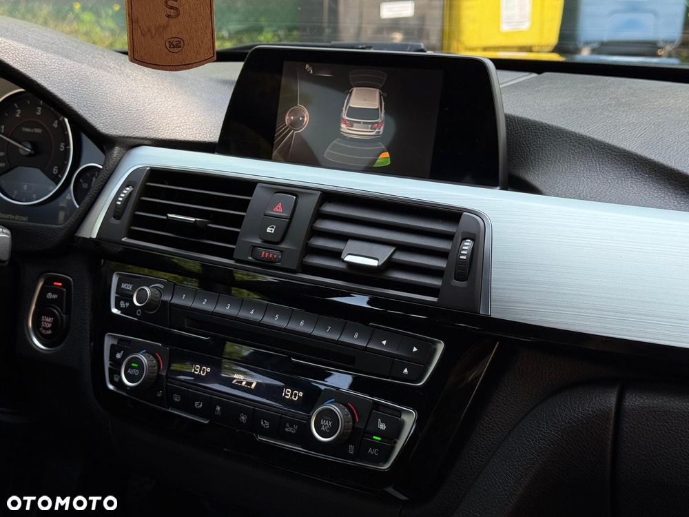 BMW Seria 3 318d Sport Line - 17