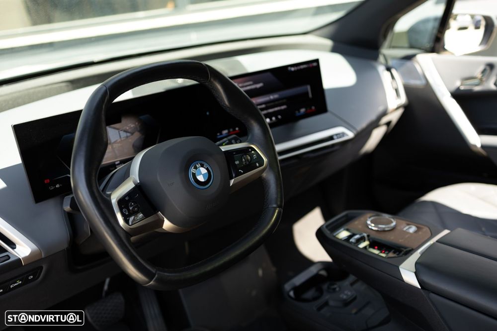 BMW iX xDrive 40 Pack Desportivo - 26