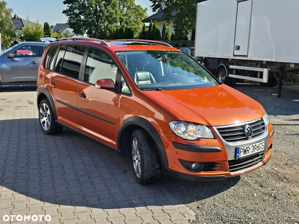 Volkswagen Touran 2008 photo 2