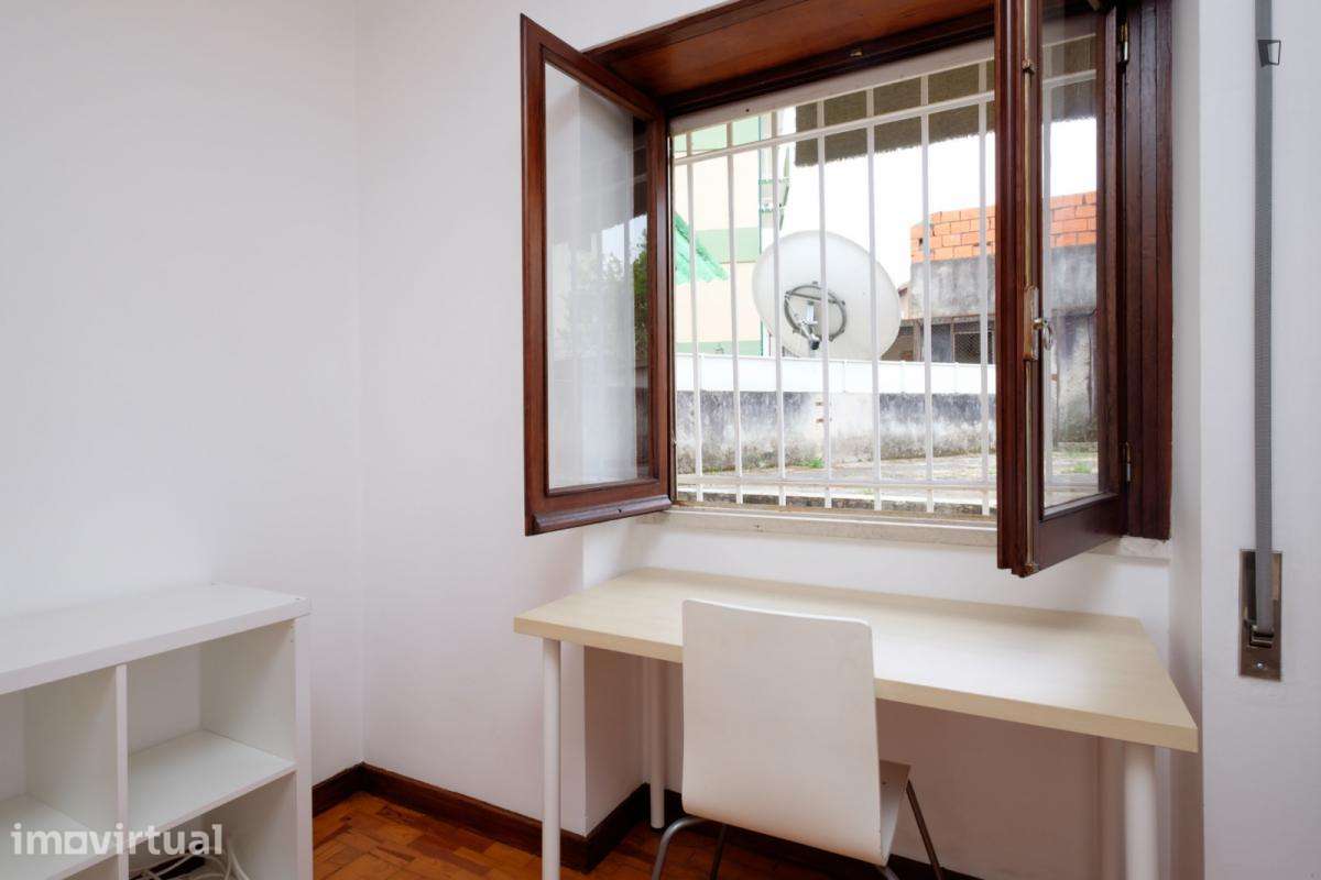 Quarto - localizado em Norton de Matos Coimbra - Grande imagem: 5/26