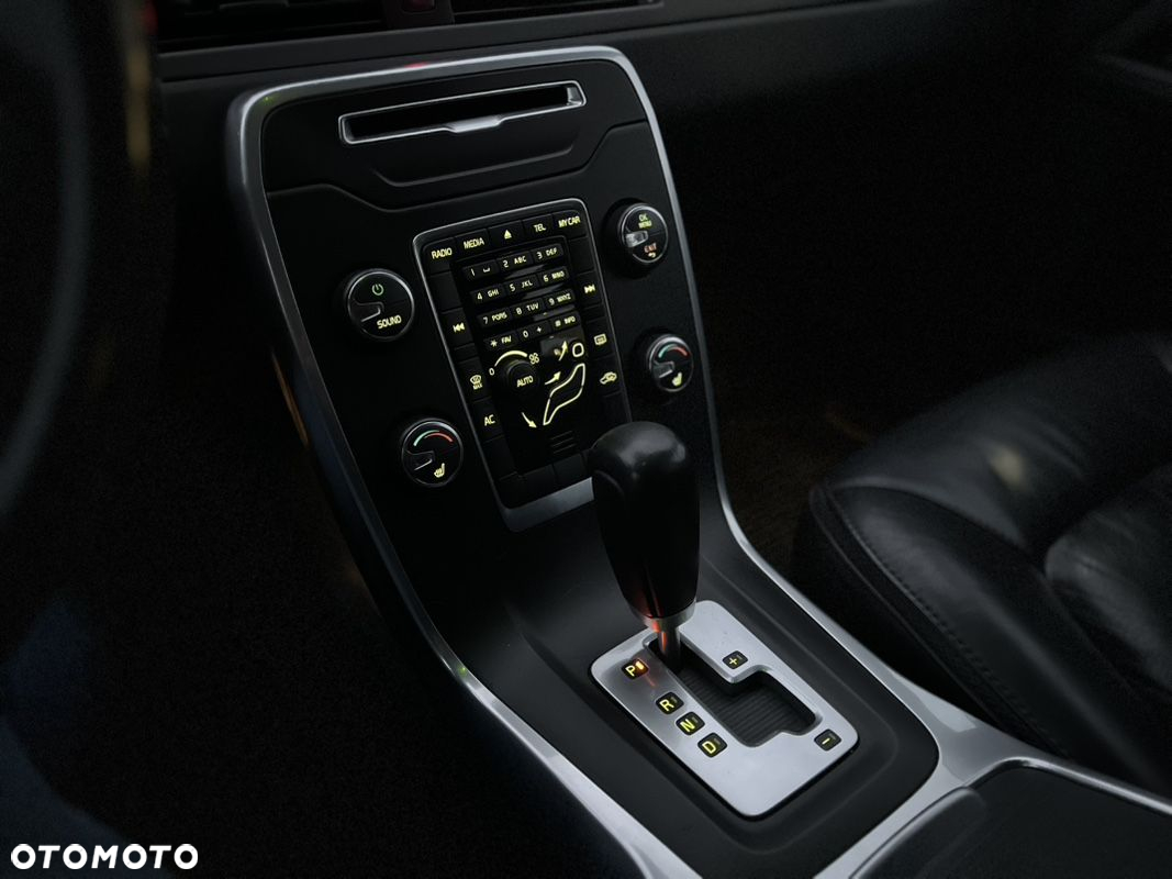 Volvo XC 70 D3 Momentum - 12