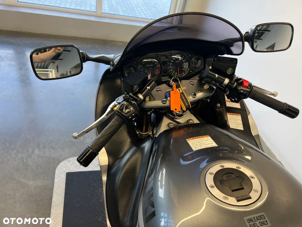 Suzuki GSX - 18