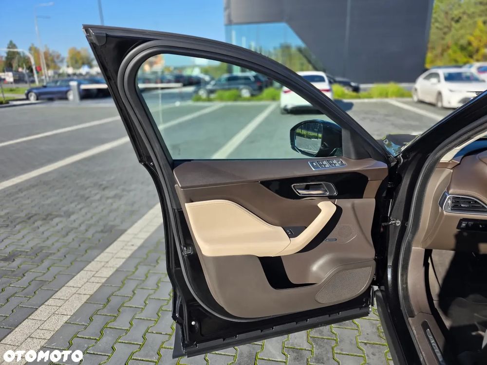 Jaguar F-Pace 2.0 i4D AWD Prestige - 18