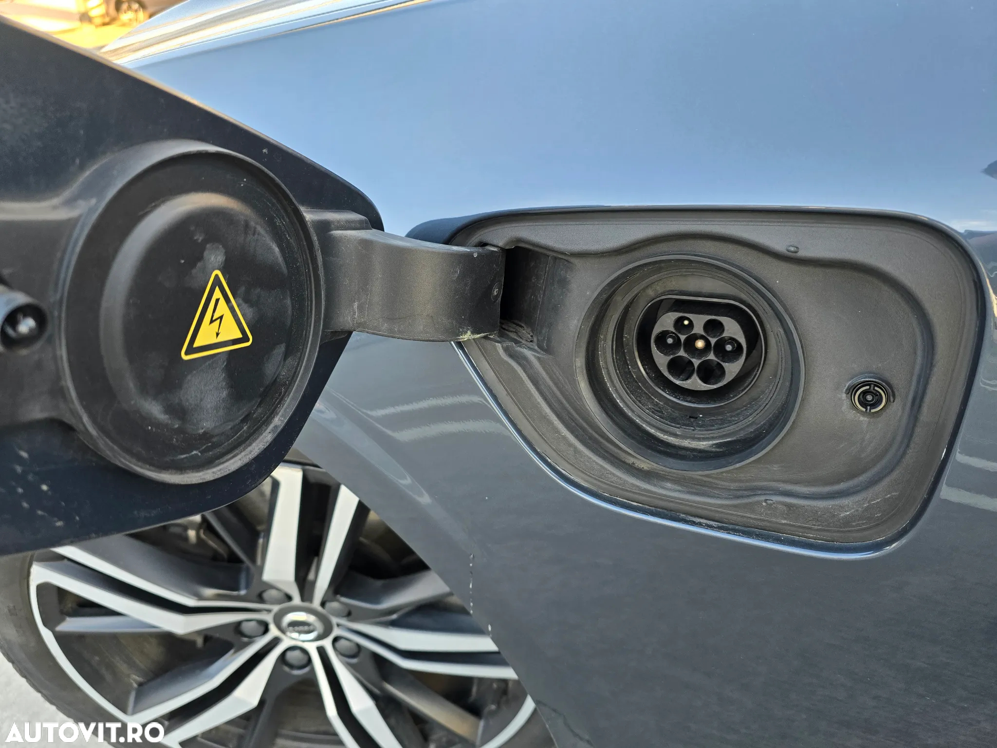 Volvo V60 T8 AWD Twin Engine Geartronic R-Design - 22