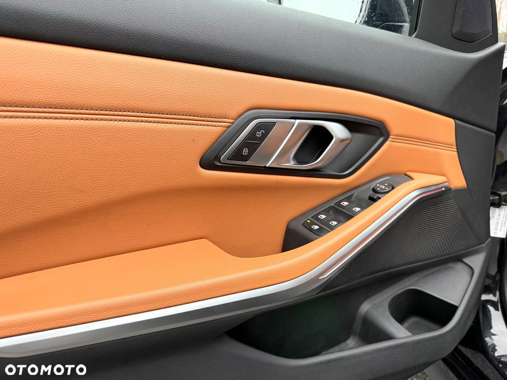 BMW Seria 3 318i Luxury Line sport - 15