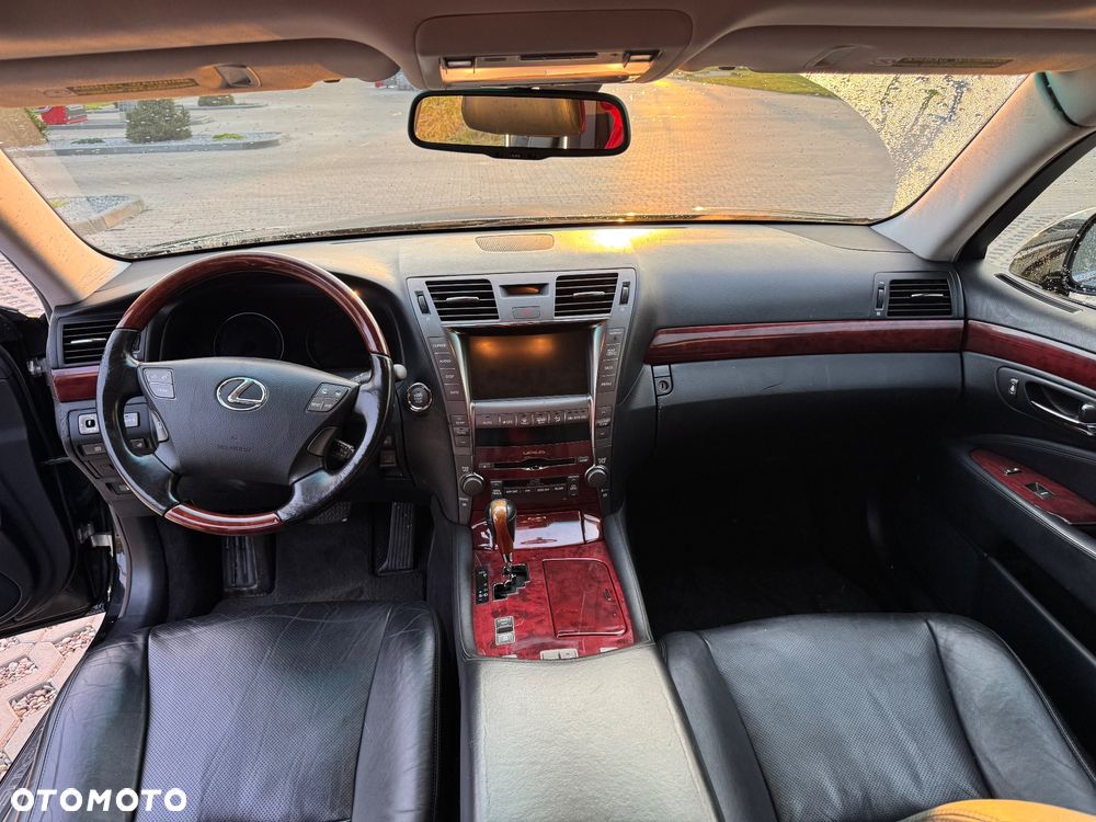 Lexus LS 460 Elite - 11
