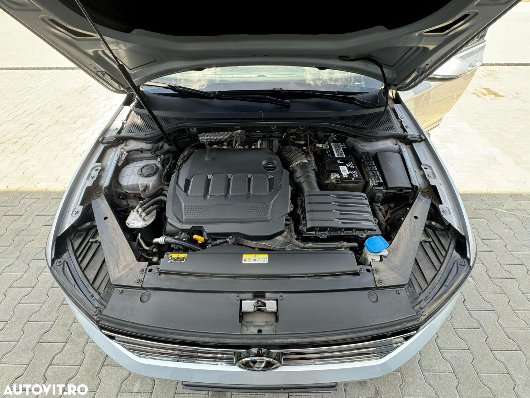 Volkswagen Passat 2.0 TDI DSG Advance - 35