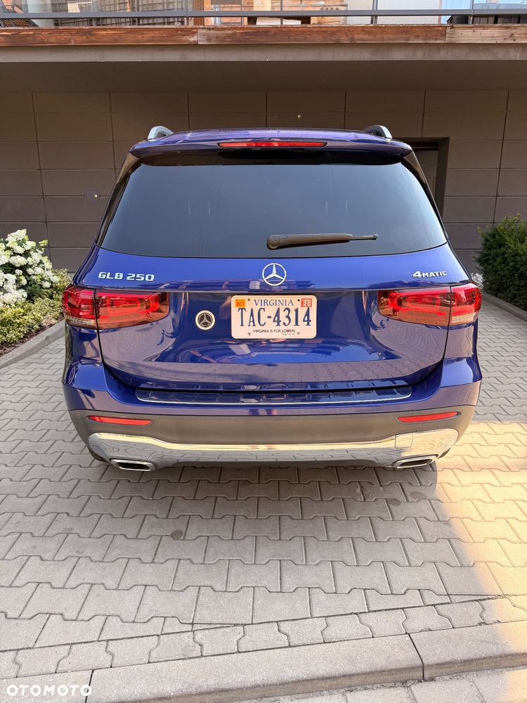 Mercedes-Benz GLB 250 4Matic 8G-DCT - 15
