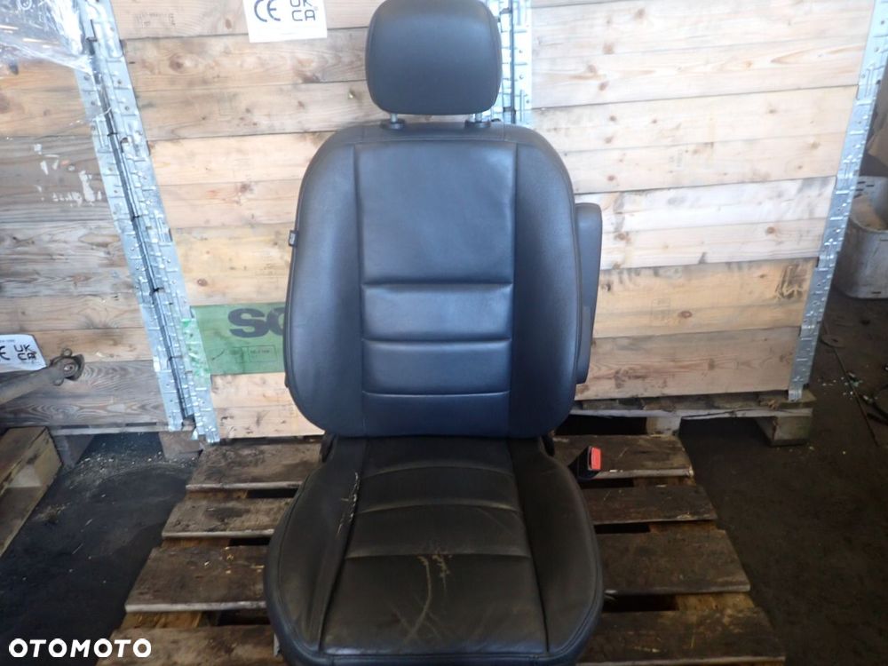 FOTEL KIEROWCY CHRYSLER GRAND VOYAGER V 2.8 - 1