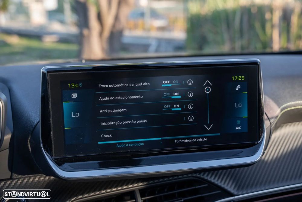 Peugeot e-2008 50 kWh GT - 13