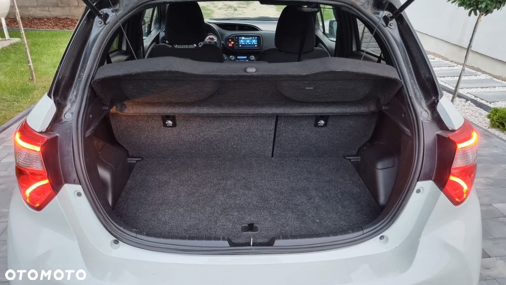 Toyota Yaris Hybrid 100 Selection Platinum - 22