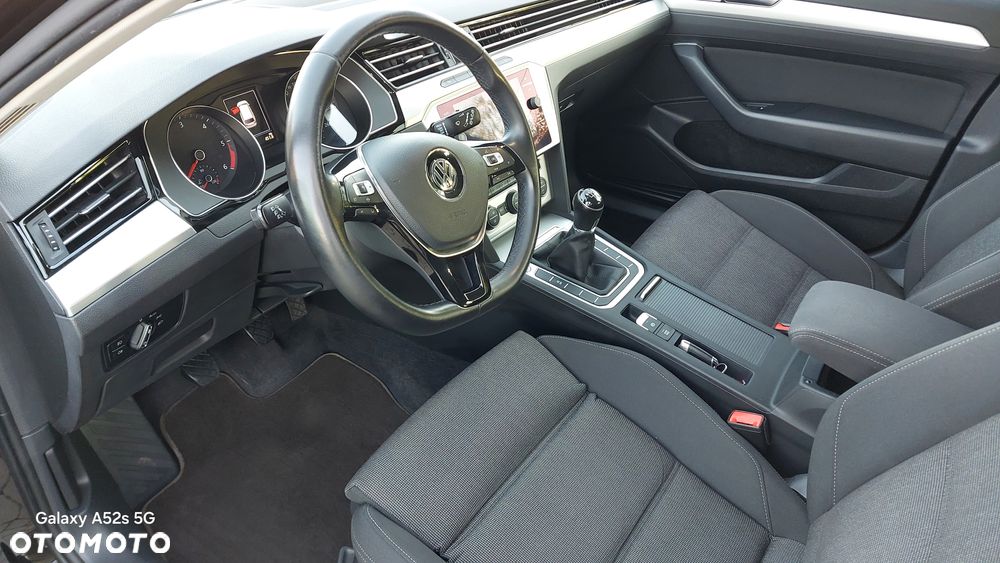 Volkswagen Passat 2.0 TDI SCR Comfortline - 32