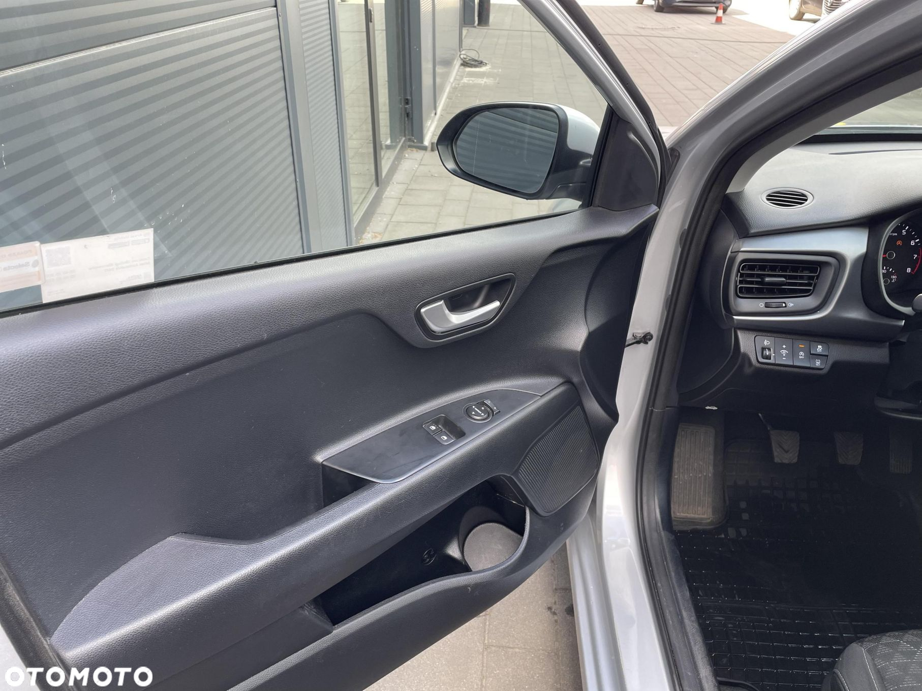 Kia Rio 1.2 M - 10