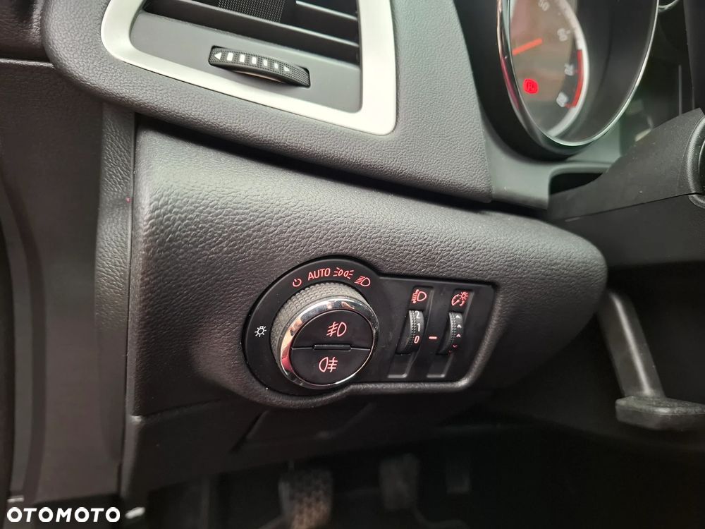 Opel Astra 1.4 Turbo Active - 29