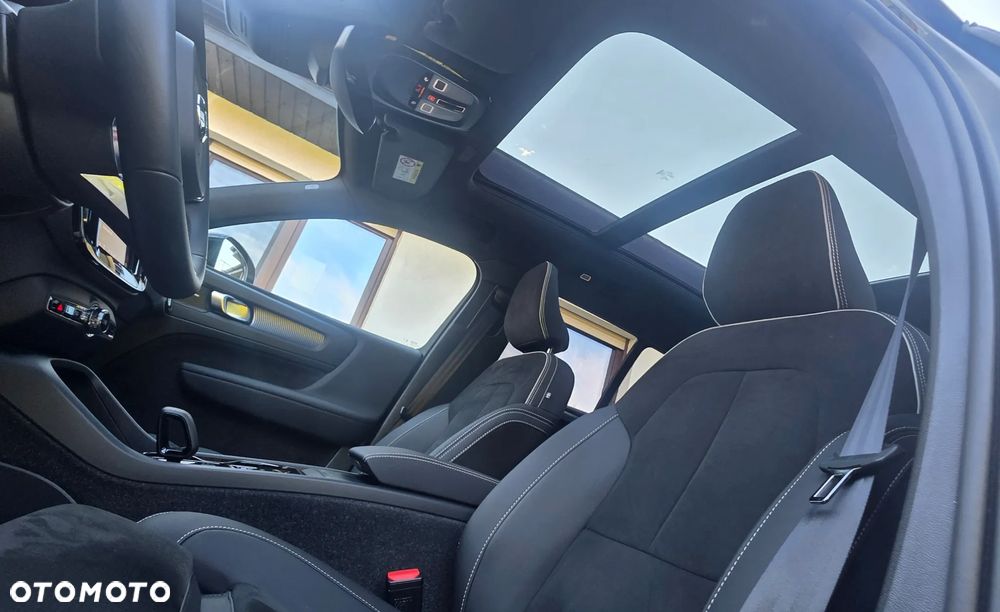 Volvo XC 40 B4 Plus Black Edition - 21