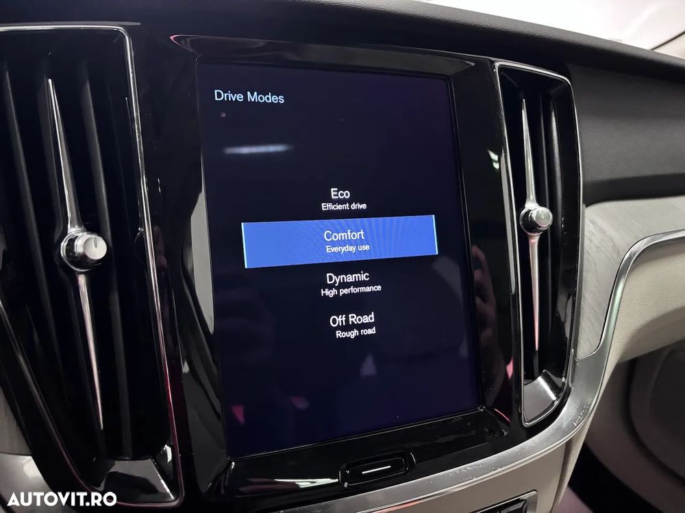 Volvo V60 V60CC B5 MHEV AT AWD Plus Bright - 29