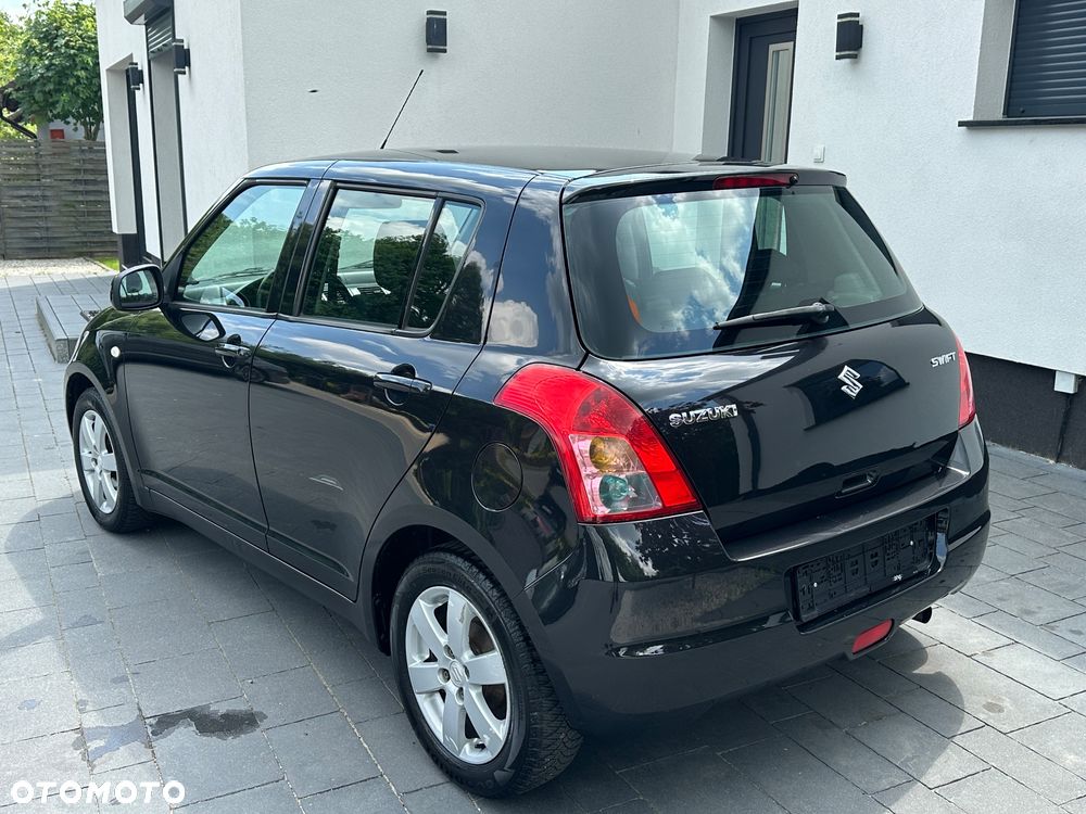 Suzuki Swift - 4