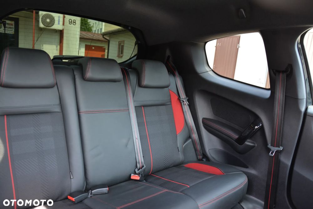 Peugeot 208 1.6 THP GTi - 13