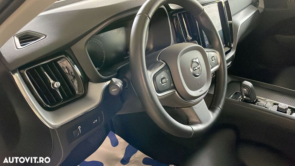 Volvo XC 60 T6 AWD Recharge Geartronic RDesign - 17