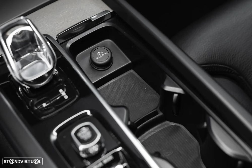 Volvo V60 2.0 B4 Momentum Geartronic - 25