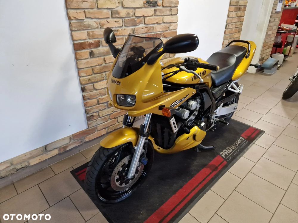 Yamaha FZS - 6